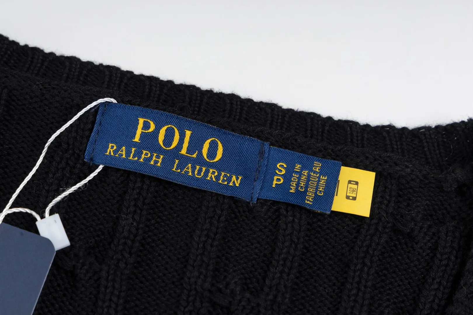 P210 #R90 RALPH LAUREN Thirteen colors of Ralph Lauren classic small label embroidery V-neck pullover cable cardigan sweater women's top, high-density LOGO embroidery on the chest, original customization of tag accessories. Made of pure cotton yarn, pure cotton is skin-friendly and comfortable, small label war horse embroidered twist button V-neck sweater🐎High quality, follow the blogger to learn how to wear it! Let’s buy a Ralph Lauren cable sweater. It’s a super hard-to-find series after it became popular. It’s hard to find one on the official website. It’s simple and practical to wear, with a lazy and loose feel. The thickened fabric has more texture, feels soft and delicate, and has a loose fit. Whether worn alone or layered, you can wear different styles of fashion with just one piece!   Size： Sleeve length: 60/61/62/63
